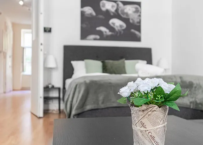 Апартаменти Modern 2br Apt. Perfect For Long And Short *