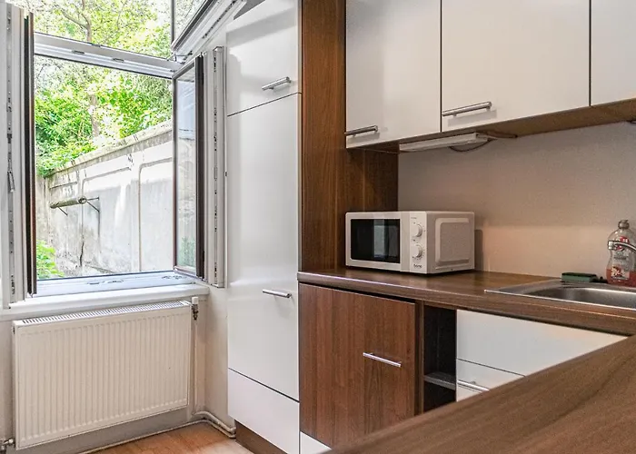 Апартаменти Modern 2br Apt. Perfect For Long And Short *