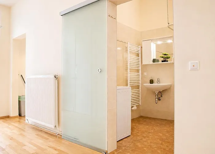 Апартаменти Modern 2br Apt. Perfect For Long And Short *